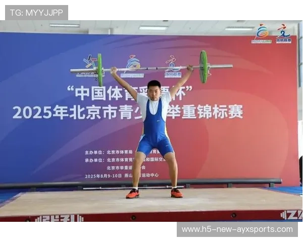 举重选手进行专项力量评估，整体水平稳步上升